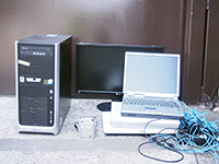 港区 モニター・デスクトップパソコン・ノートパソコン×3・デジカメ 出張回収
